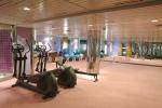 ID 3200 QUEEN ELIZABETH 2 (1969/70327grt/IMO 6725418) - The Steiner Fitness Centre located on Seven Deck consist of a pool, lounge area and this, the gymnasium.